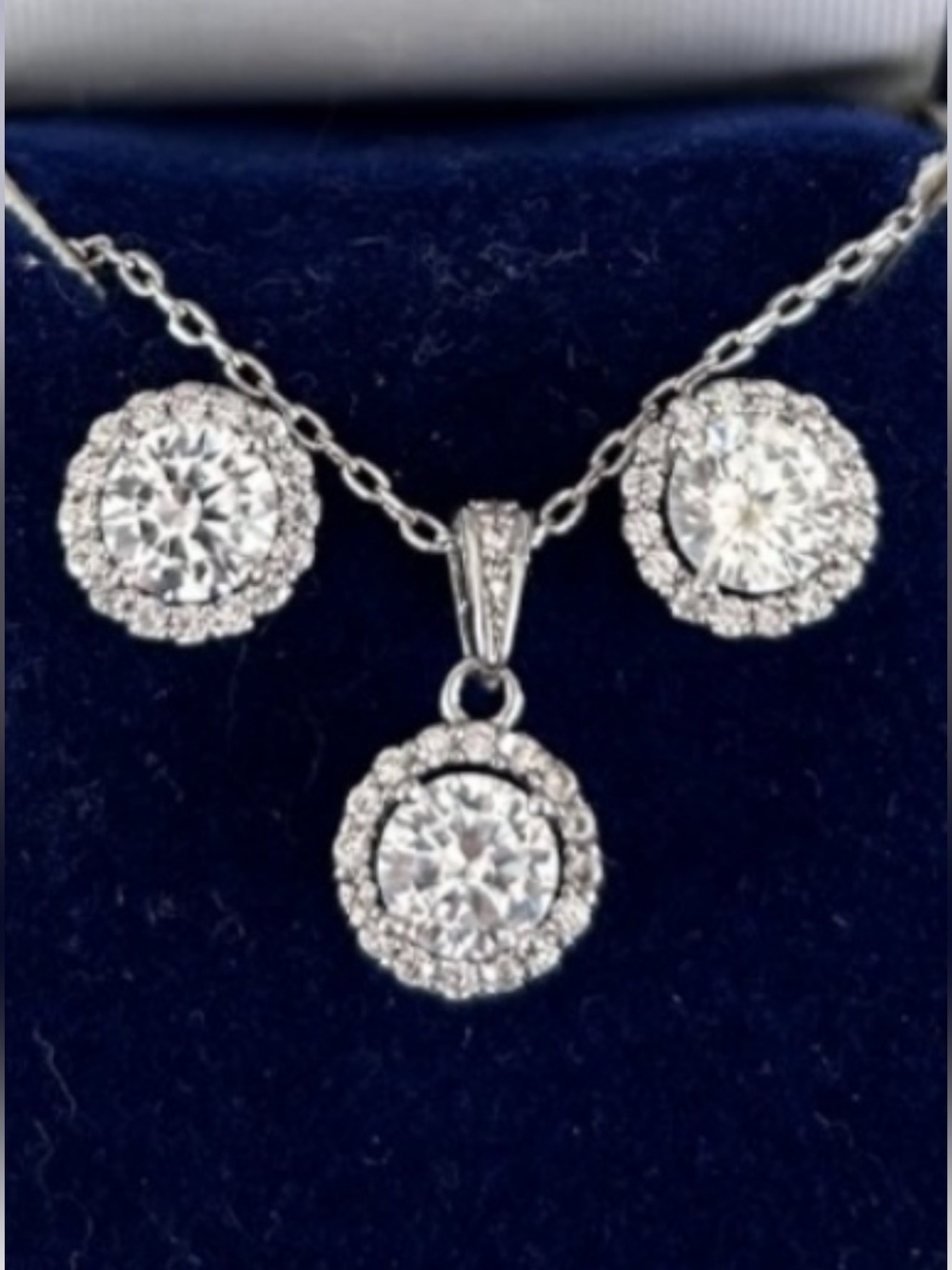 Elegant Silver Jewelry Set Earrings and Pendant Necklace